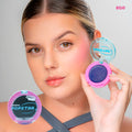 Rubor cremoso Popstar Ruby Rose aplicado en el rostro.