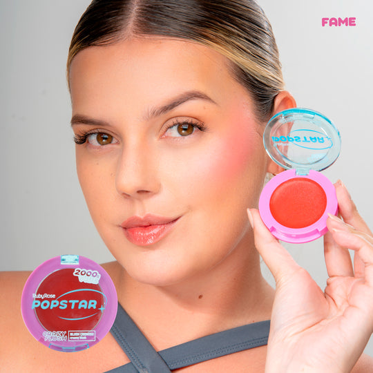 Rubor cremoso Popstar Ruby Rose tono Fame aplicado en el rostro.