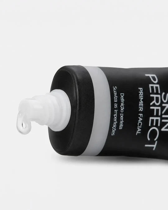 Primer facial Skin Perfect Ruby Rose abierto, mostrando la textura del producto sobre fondo blanco.