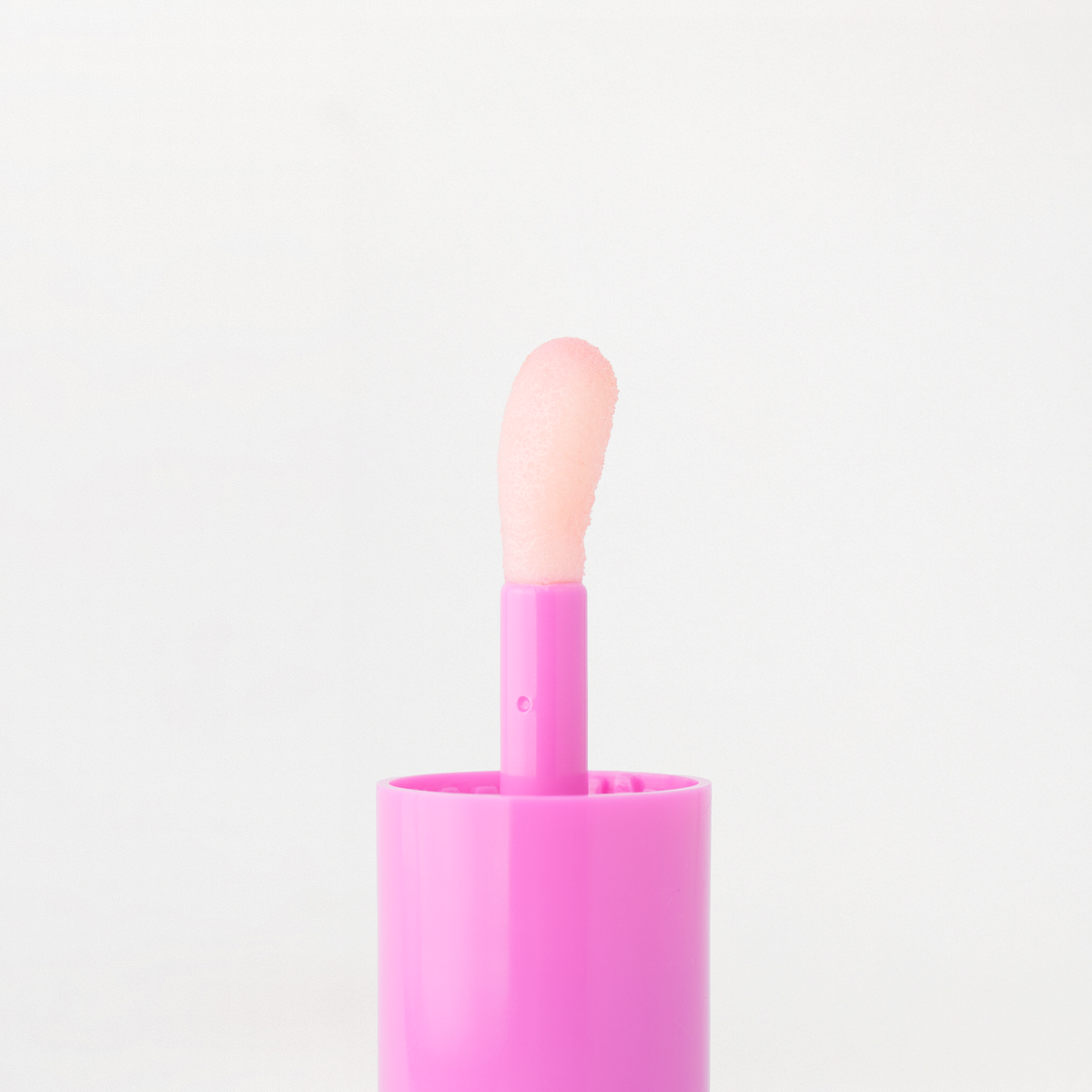 Aplicador Lip Oil Pop Star Ruby Rose tono Plush.